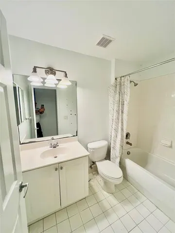 $2,600 | 8720 Cypress Walk Court, Unit 8720, Tamarac, FL 33321