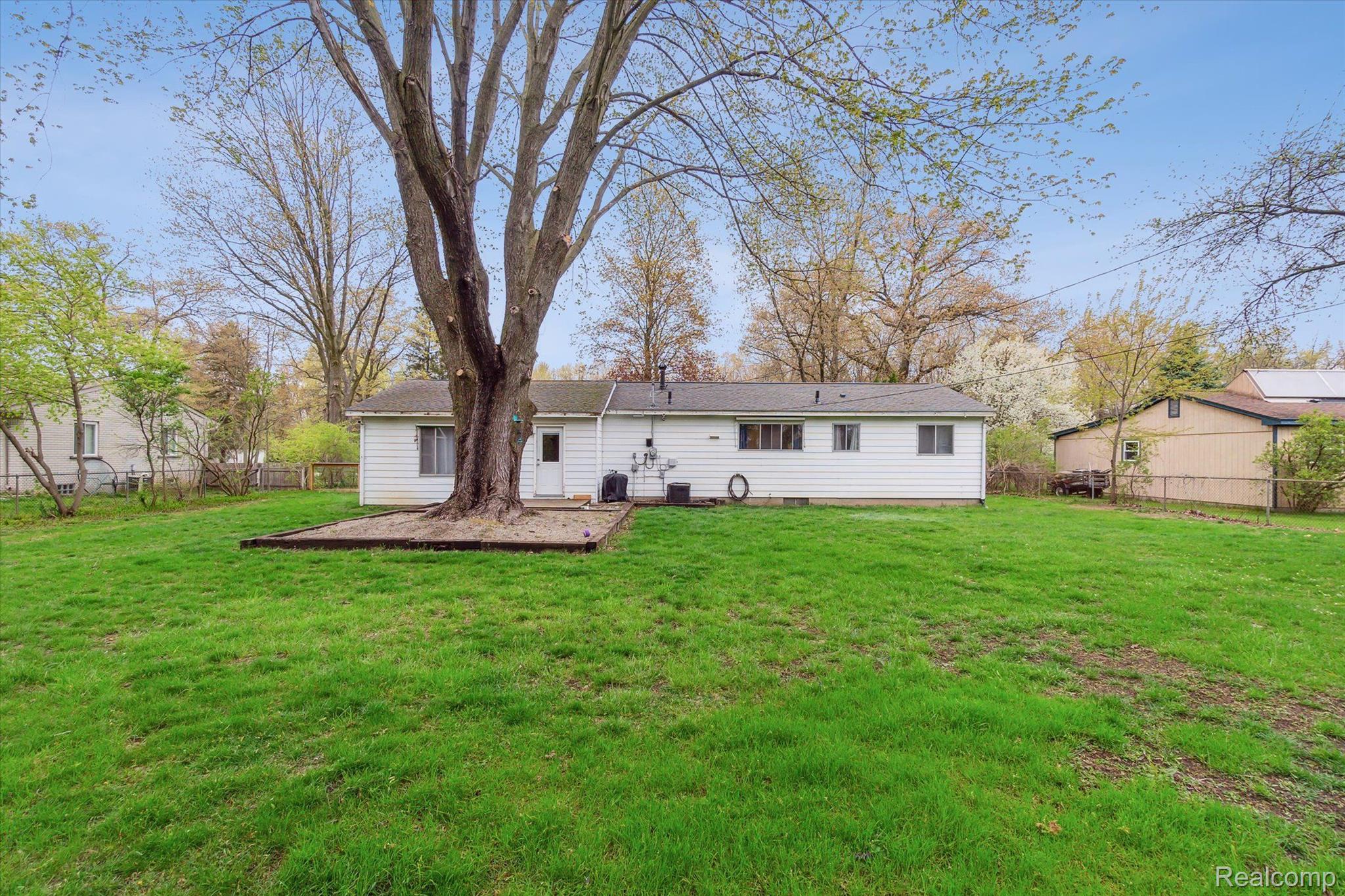 729 Henderson Road Howell, MI 48855 - Photo 24 of 32 Gallery Image 24