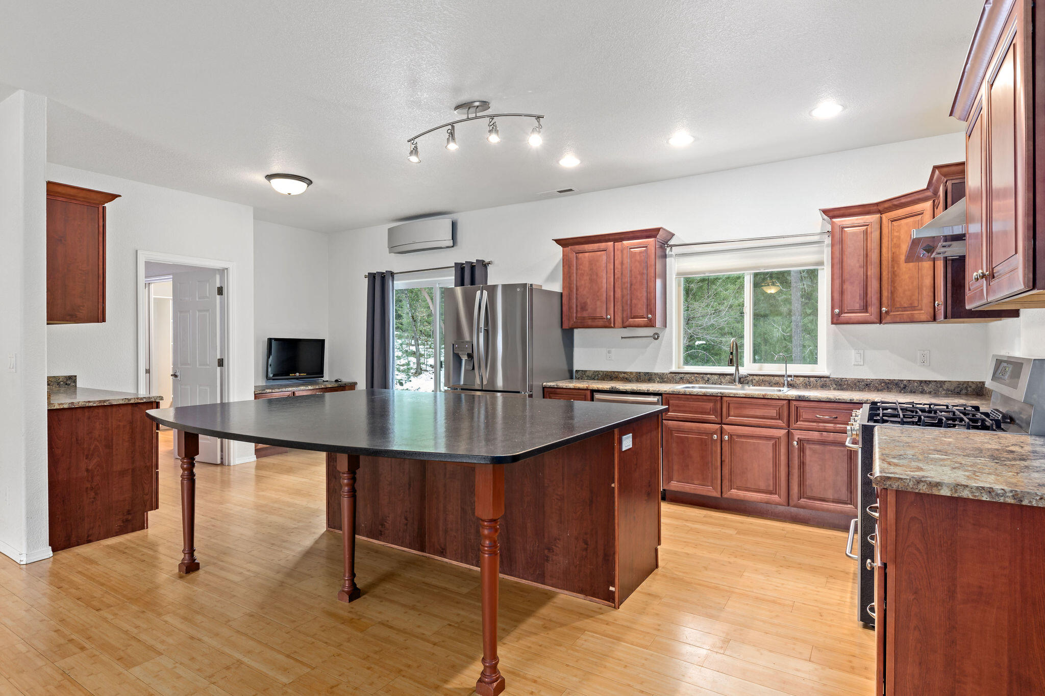 10523 Lower River Road Grants Pass, OR 97526 - Photo 12 of 58 079A6466