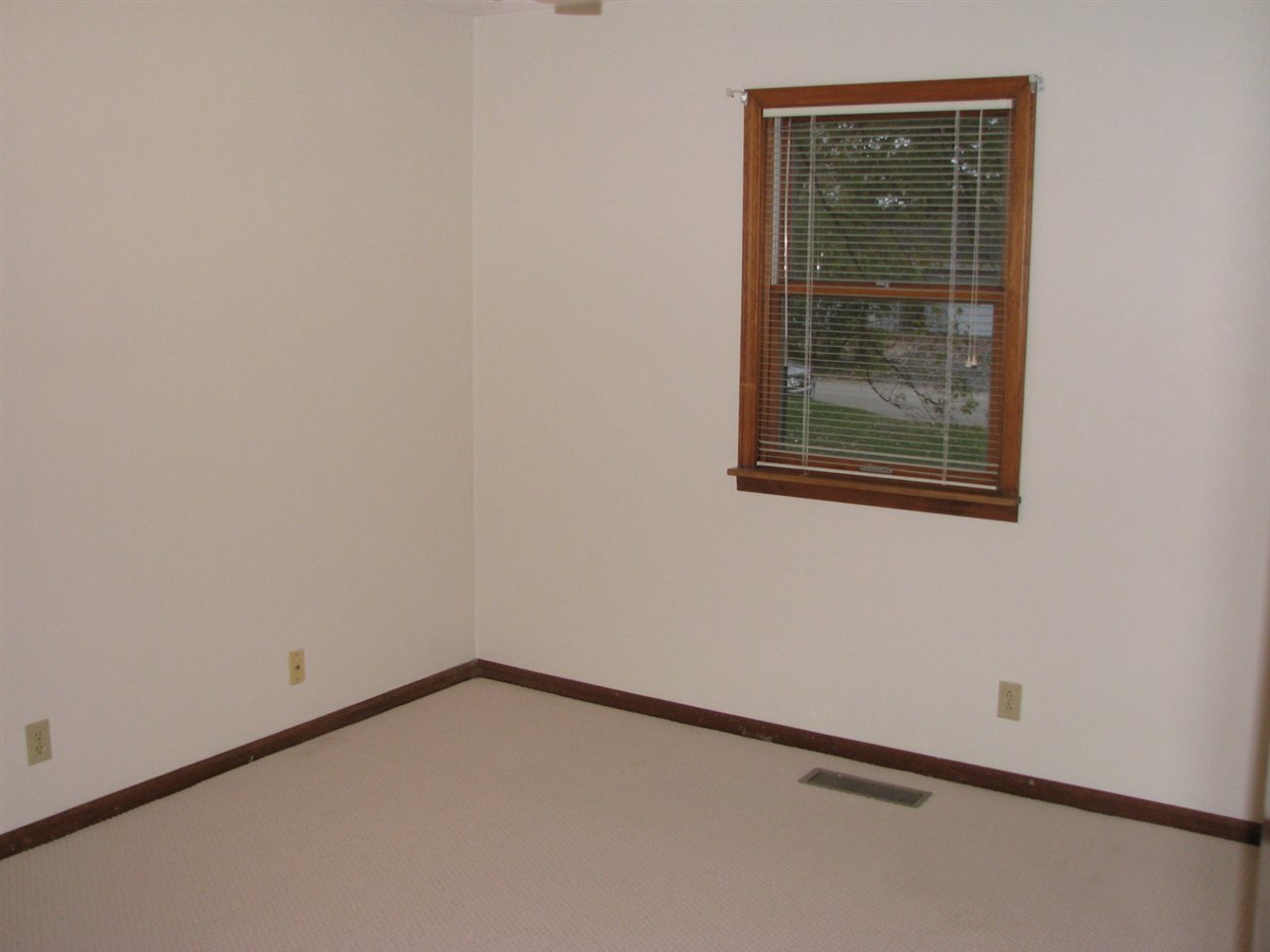 12477 North Gate Road Roscoe, IL 61073 - Photo 15 of 21 Gallery Image 15