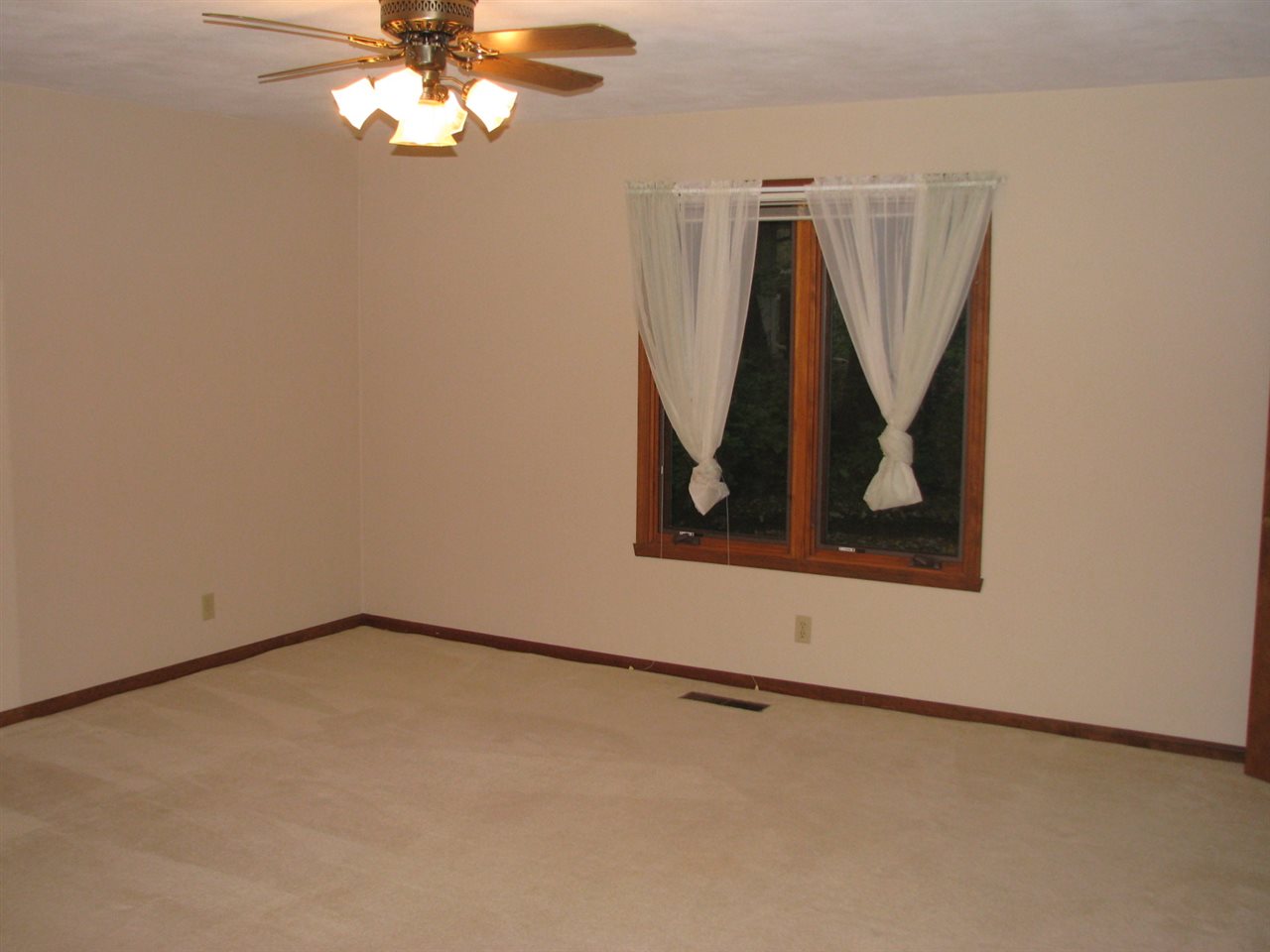 12477 North Gate Road Roscoe, IL 61073 - Photo 17 of 21 Gallery Image 17