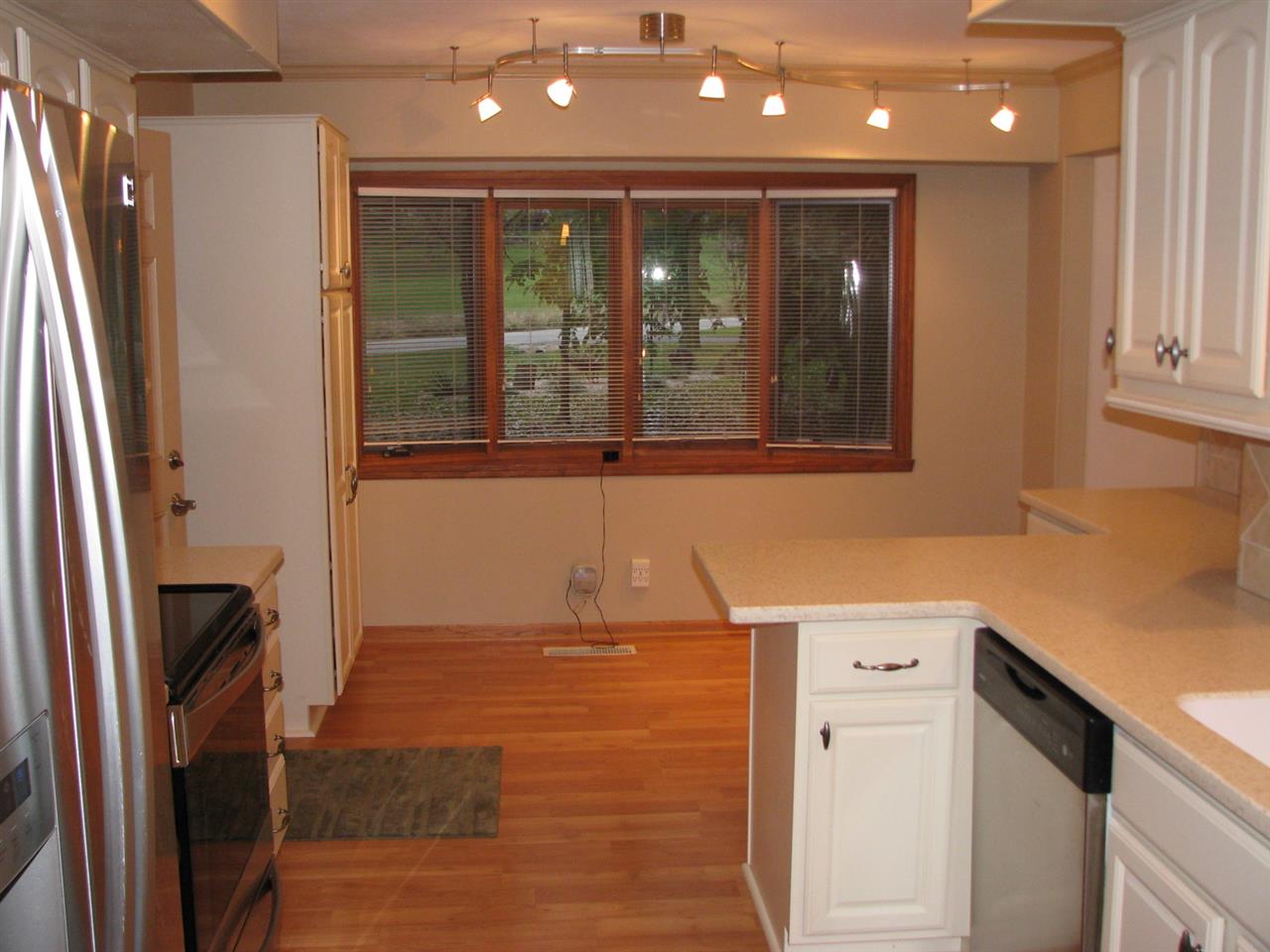 12477 North Gate Road Roscoe, IL 61073 - Photo 6 of 21 Gallery Image 6
