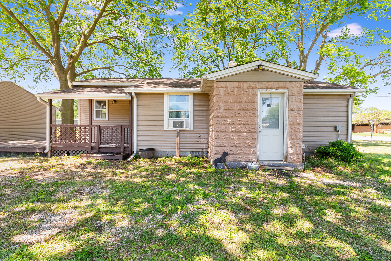 341 West Kennedy Road Braidwood, IL 60408 - Photo 2 of 15 front view of a house with a yard