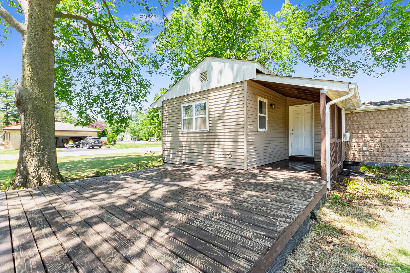 341 West Kennedy Road Braidwood, IL 60408 - Photo 4 of 15 a view of a house with a yard