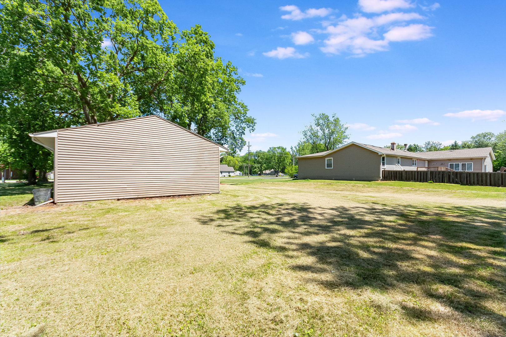 341 West Kennedy Road Braidwood, IL 60408 - Photo 5 of 15 a view of a house with a yard