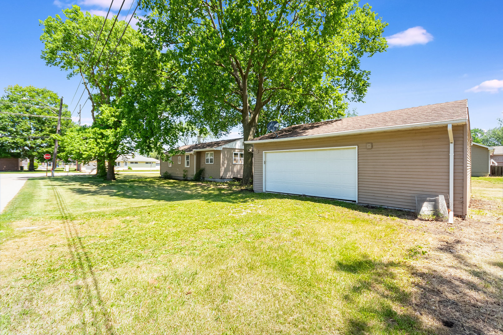 341 West Kennedy Road Braidwood, IL 60408 - Photo 6 of 15 a house view with a outdoor space