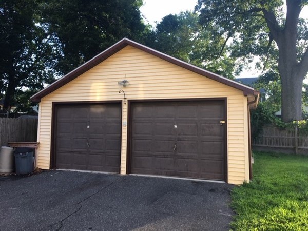 46-48 Beauchamp Street Springfield, MA 01107 - Photo 3 of 10 Gallery Image 3