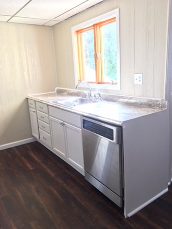 46-48 Beauchamp Street Springfield, MA 01107 - Photo 5 of 10 Gallery Image 5