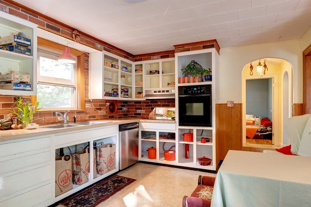 14 Apollo Road Worcester, MA 01605 - Photo 7 of 23 Gallery Image 7