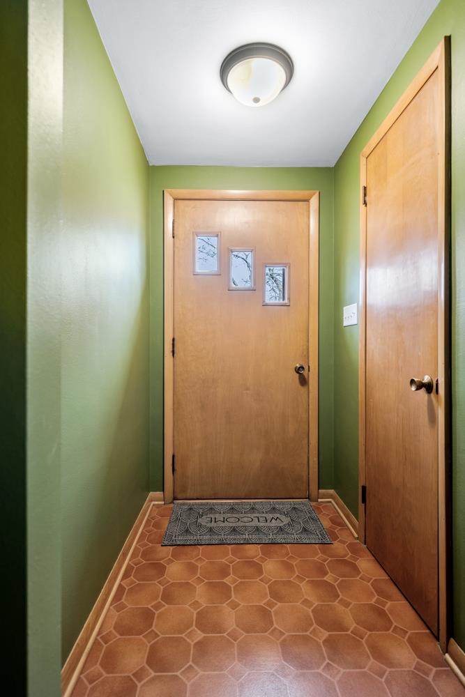 741 Parkview Road Green Bay, WI 54304 - Photo 12 of 30