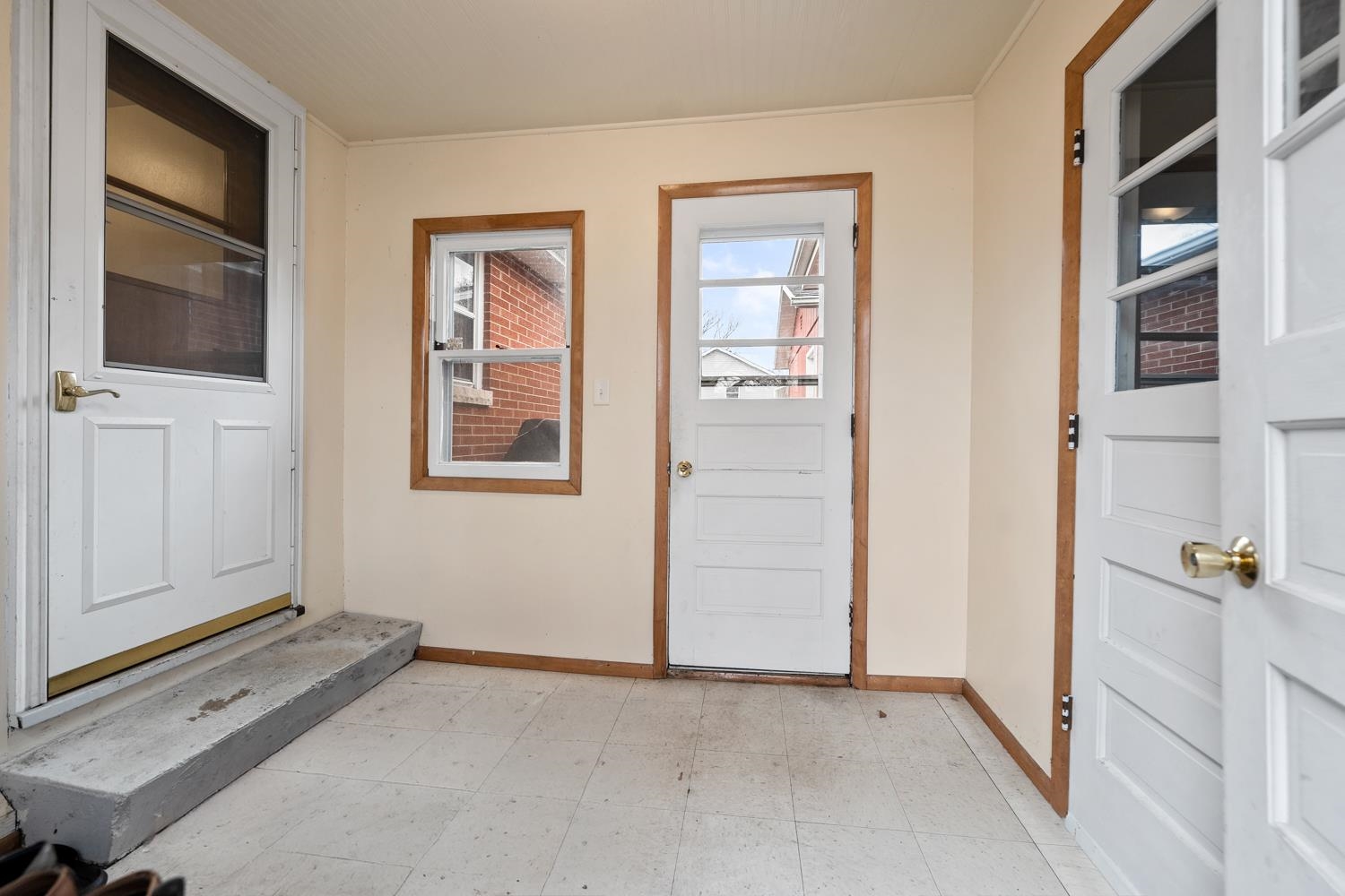 741 Parkview Road Green Bay, WI 54304 - Photo 17 of 30