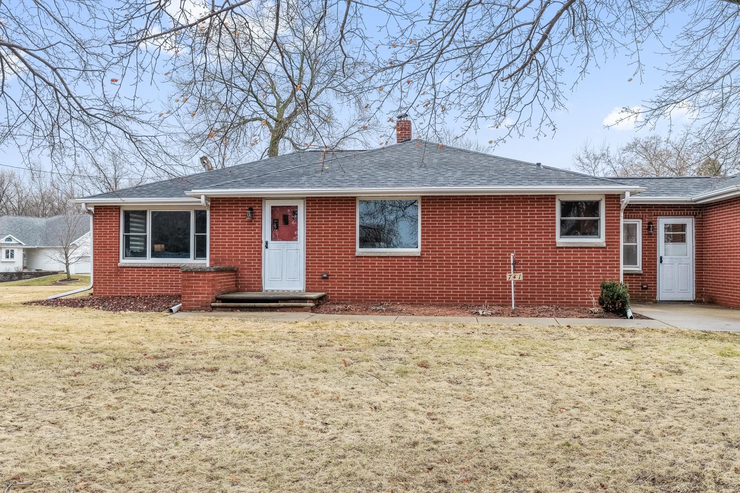 741 Parkview Road Green Bay, WI 54304 - Photo 4 of 30