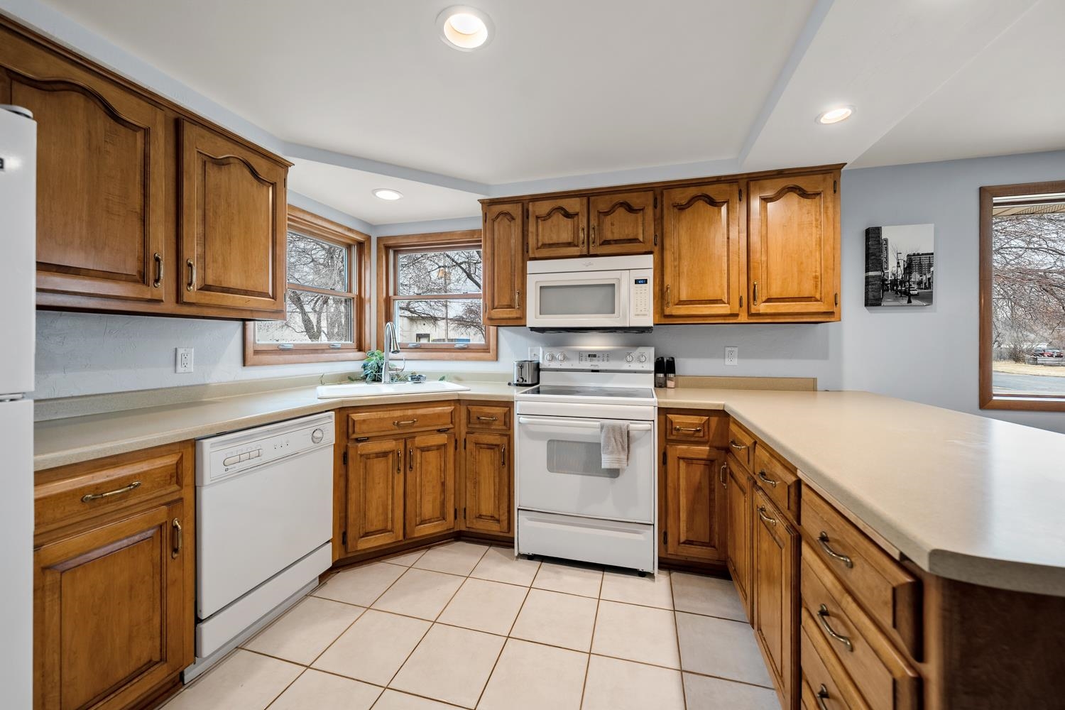 741 Parkview Road Green Bay, WI 54304 - Photo 6 of 30