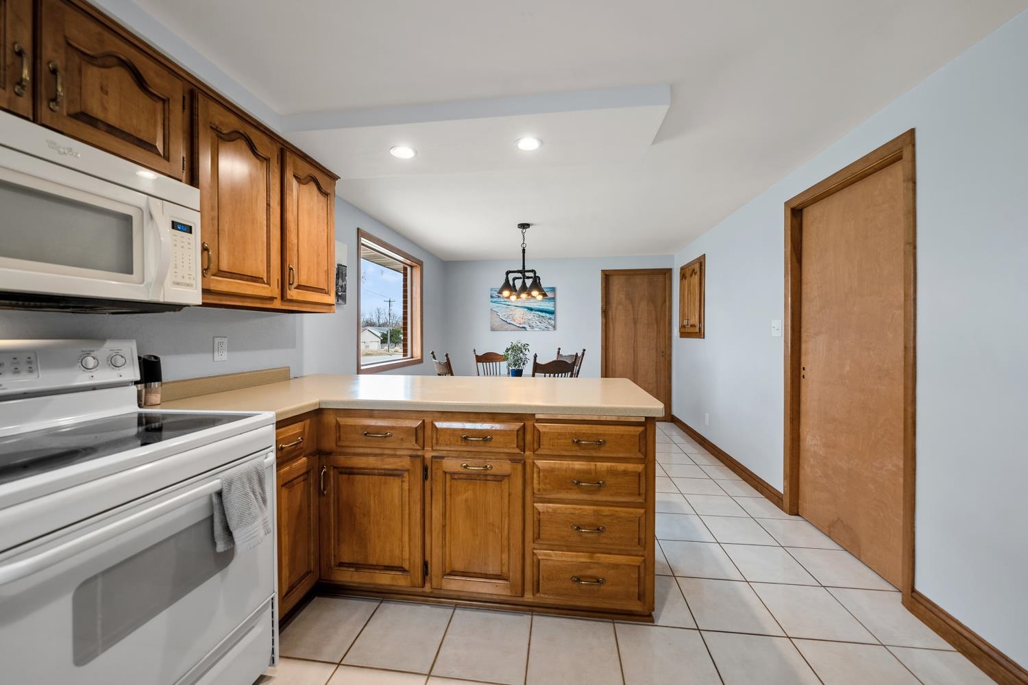 741 Parkview Road Green Bay, WI 54304 - Photo 7 of 30