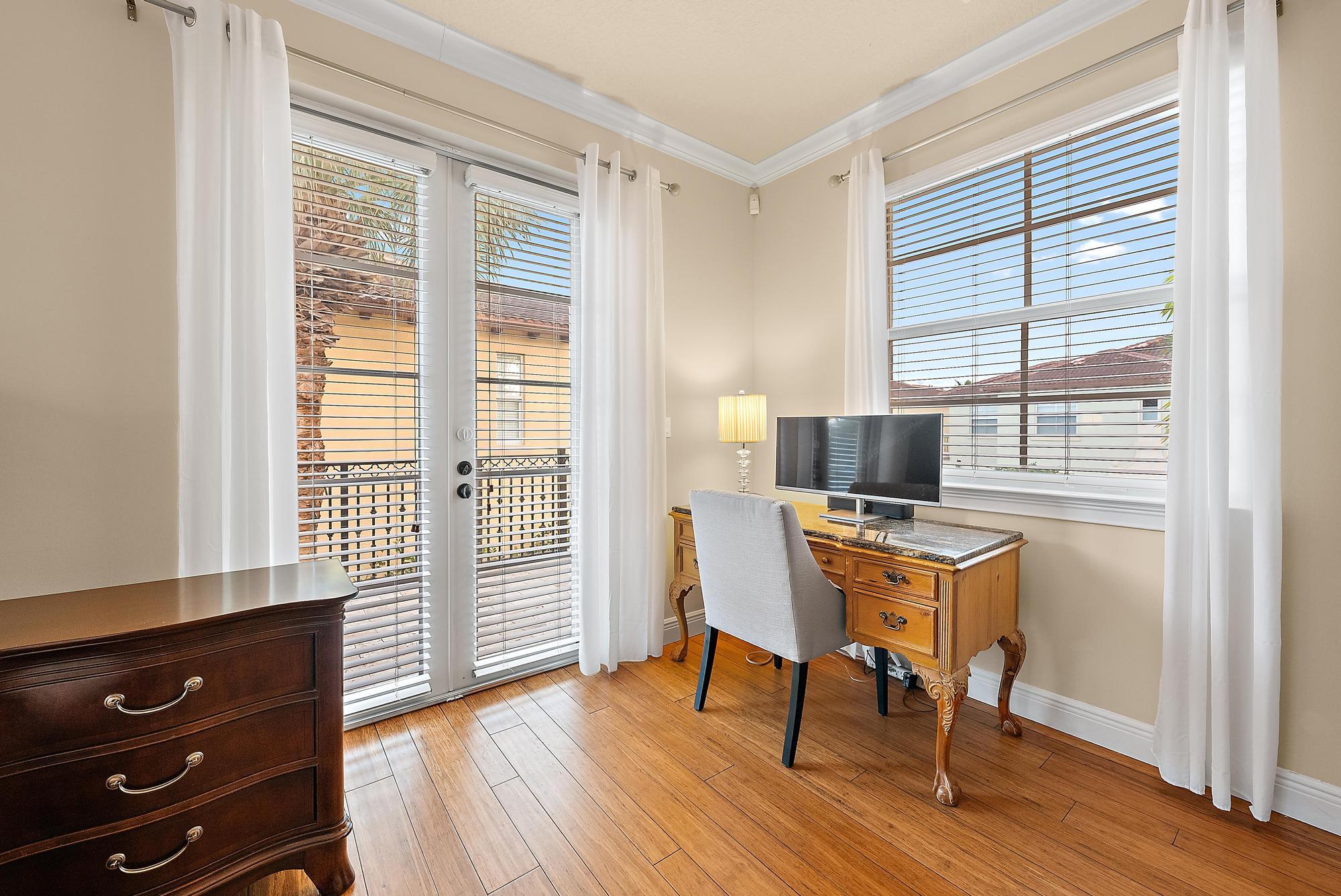 107 Via Poinciana Lane Boca Raton, FL 33487 - Photo 14 of 40 107 Via Poinciana Ln-17