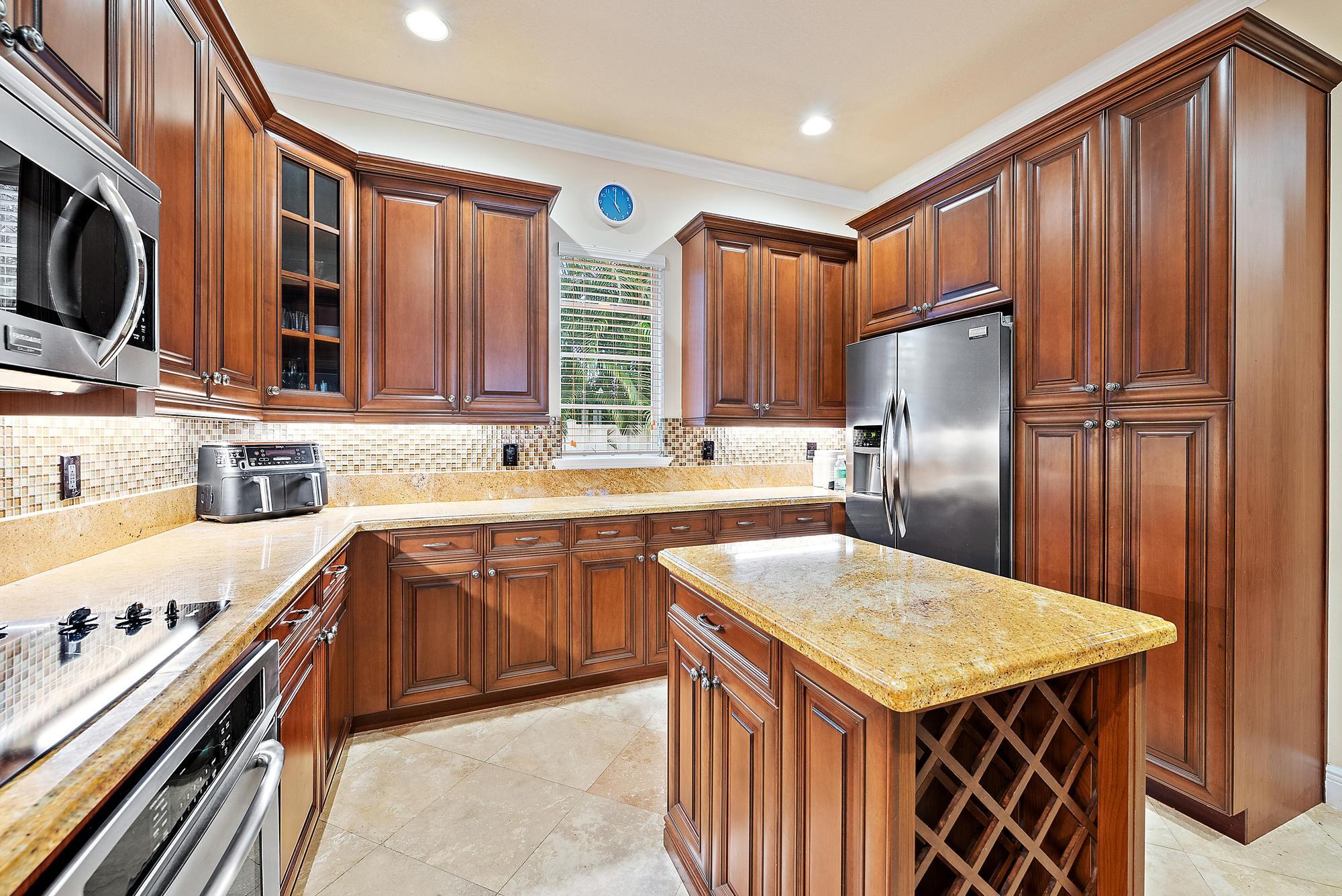 107 Via Poinciana Lane Boca Raton, FL 33487 - Photo 10 of 40 107 Via Poinciana Ln-13