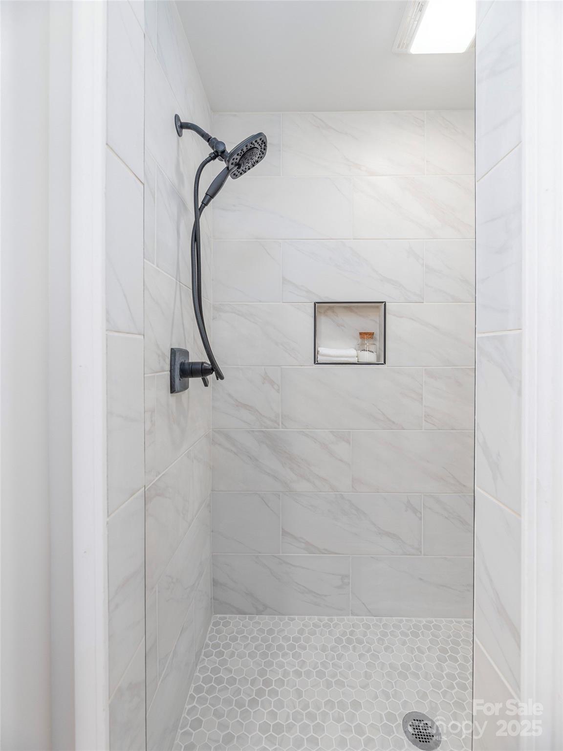 93 Cresthaven Drive Clyde, NC 28721 - Photo 18 of 27 a bathroom with a shower