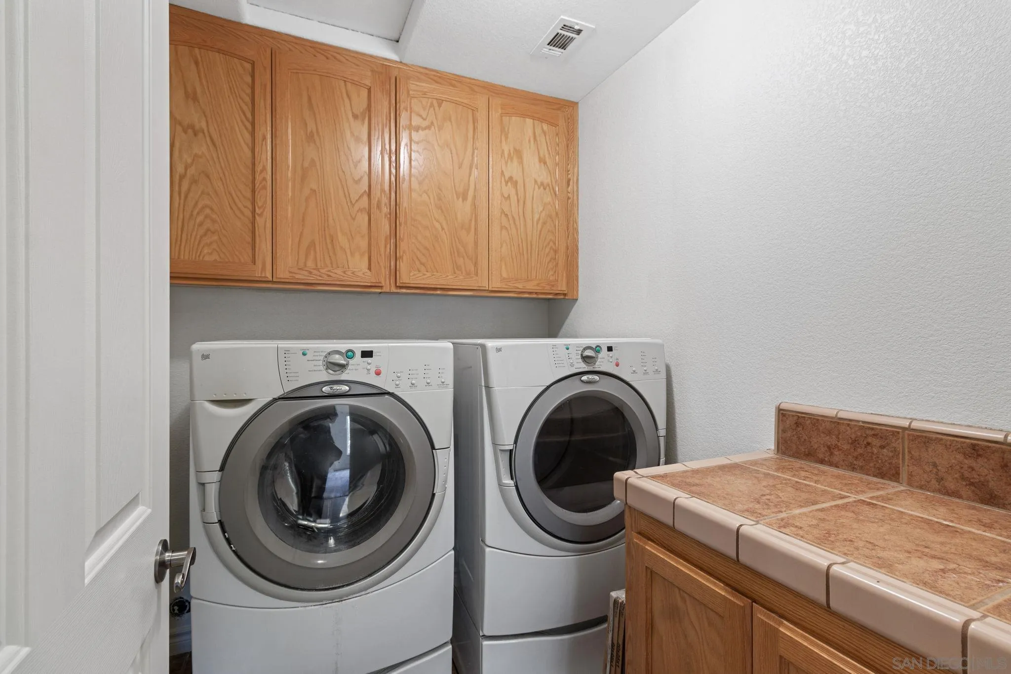 9520 Lebec Road Phelan, CA 92371 - Photo 12 of 27 a utility room with dryer and washer