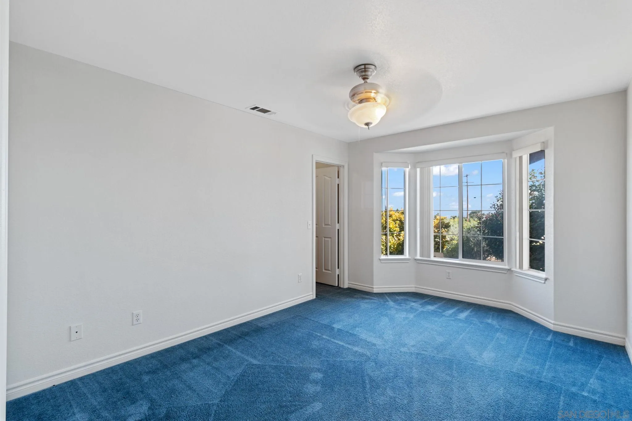 9520 Lebec Road Phelan, CA 92371 - Photo 7 of 27 an empty room with windows