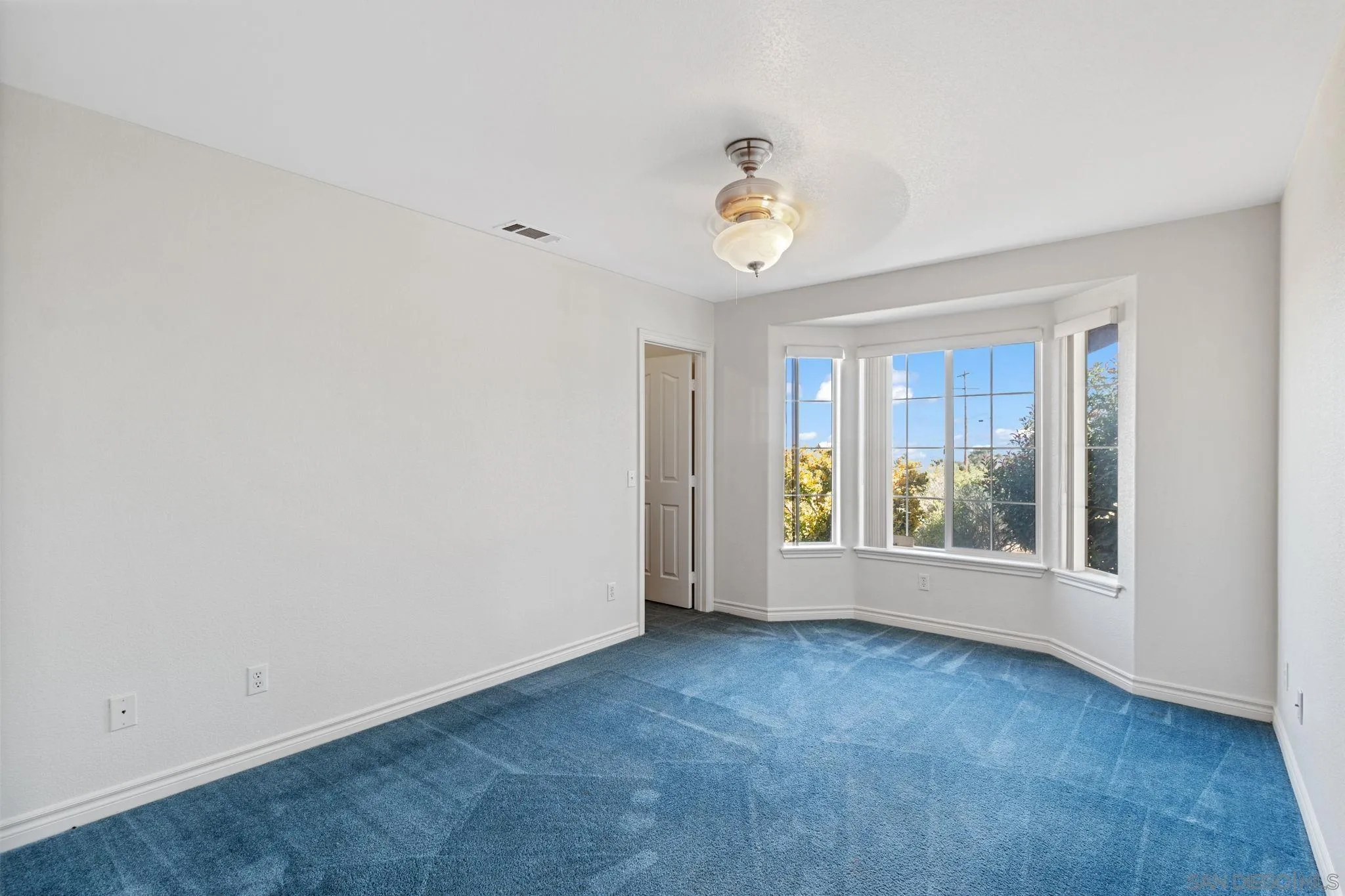 9520 Lebec Road Phelan, CA 92371 - Photo 8 of 27 an empty room with windows