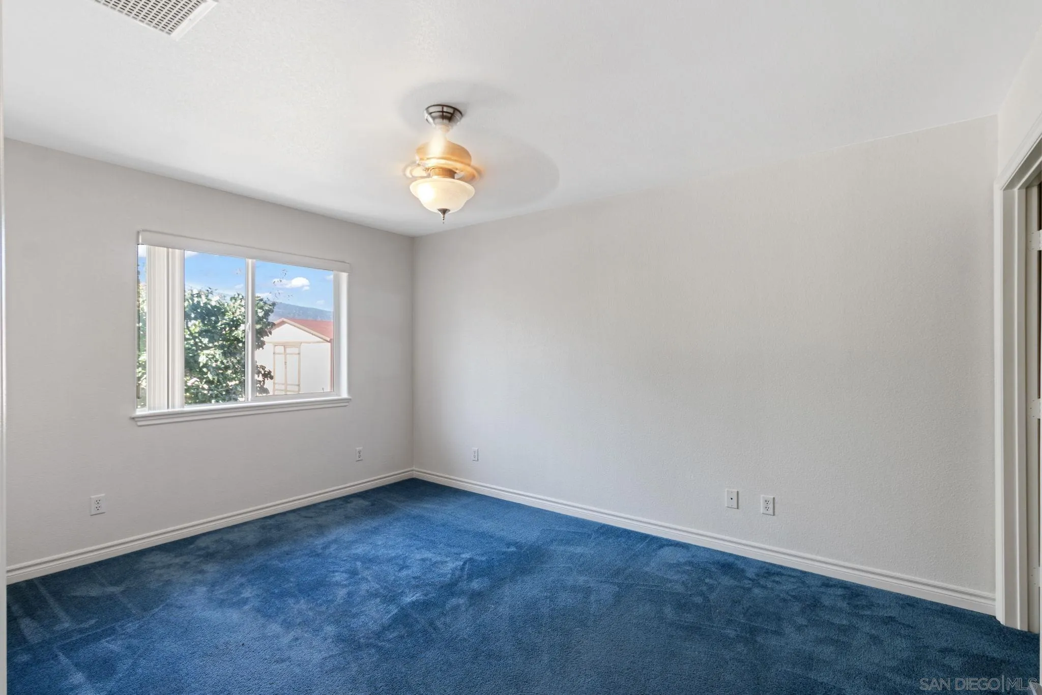 9520 Lebec Road Phelan, CA 92371 - Photo 9 of 27 an empty room with windows and painted walls