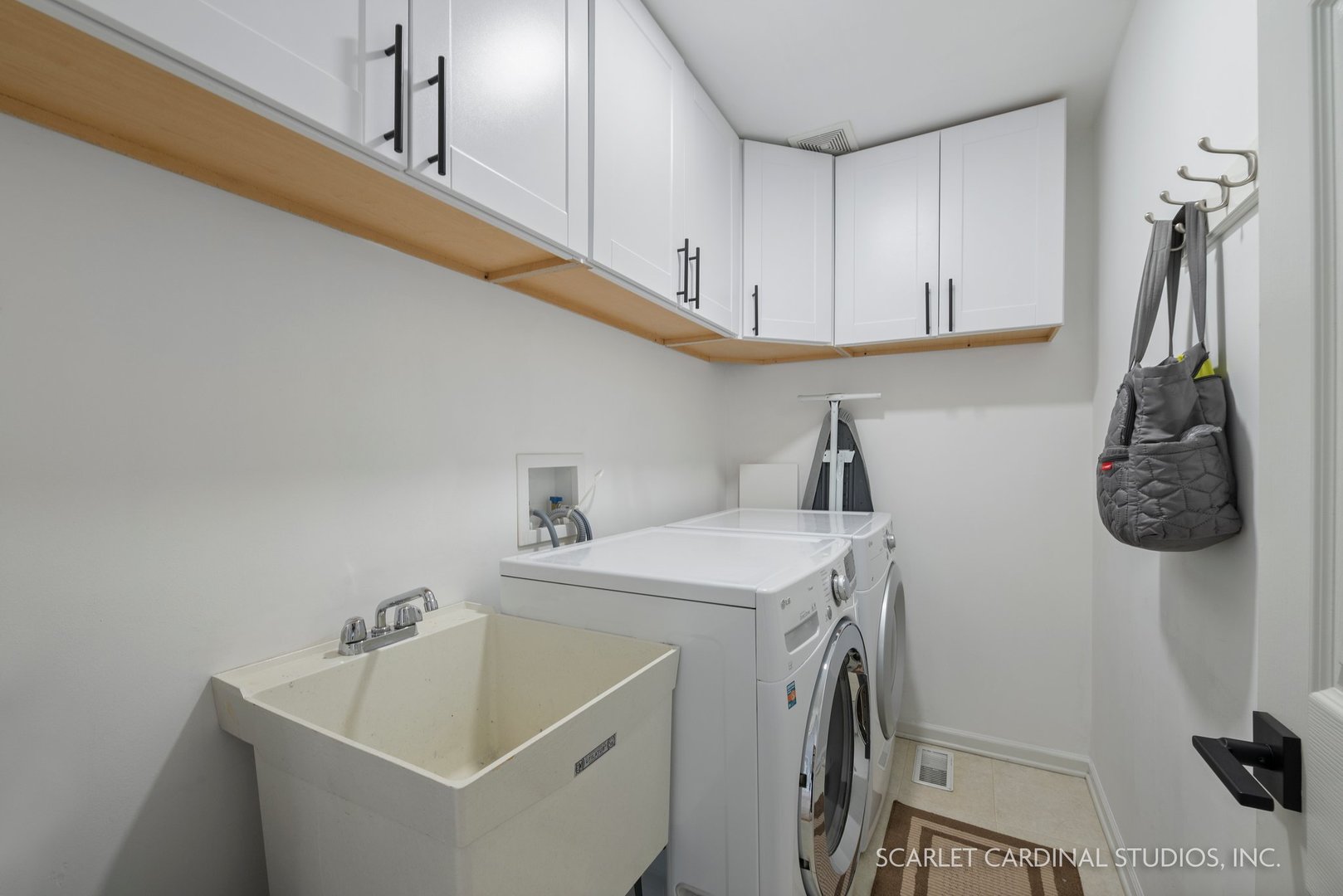 184 Prescott Drive Bartlett, IL 60103 - Photo 15 of 30 a utility room with dryer and washer