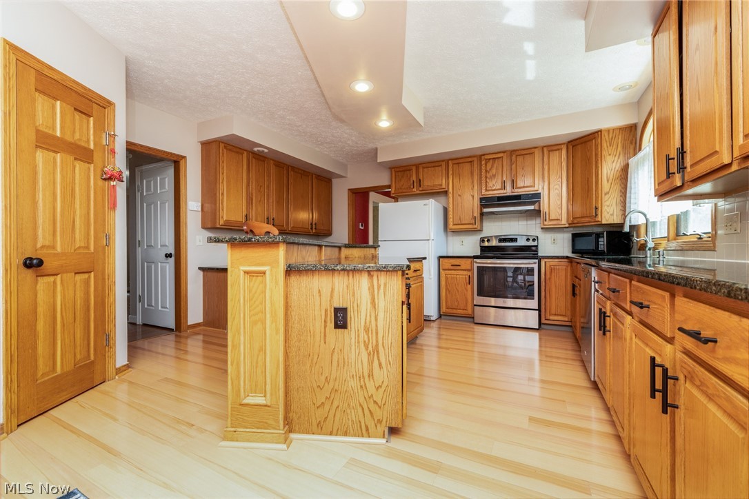 31522 Arthur Road Solon, OH 44139 - Photo 7 of 29