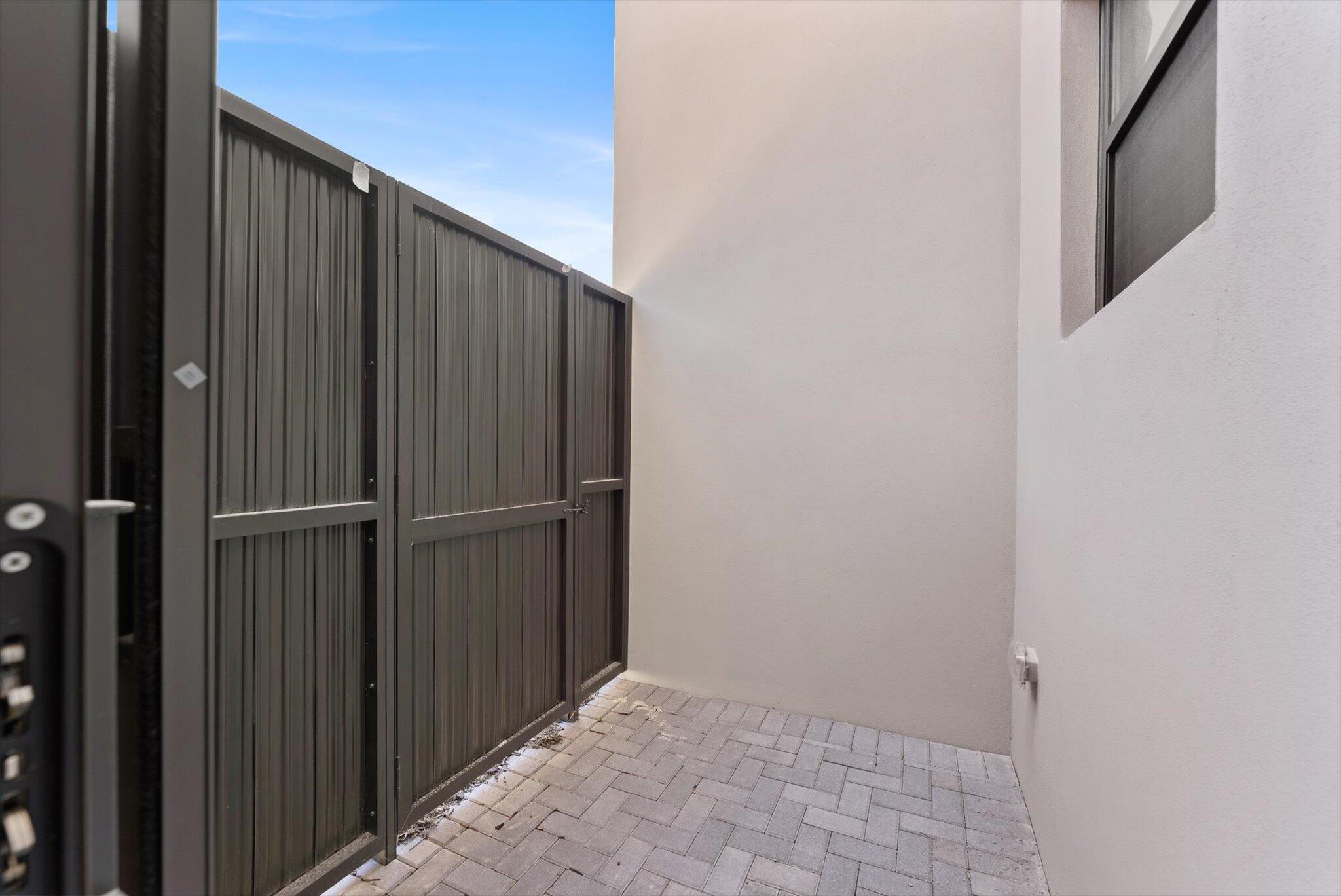 9377 Tangerine Coast Drive Boca Raton, FL 33434 - Photo 10 of 51 09-9