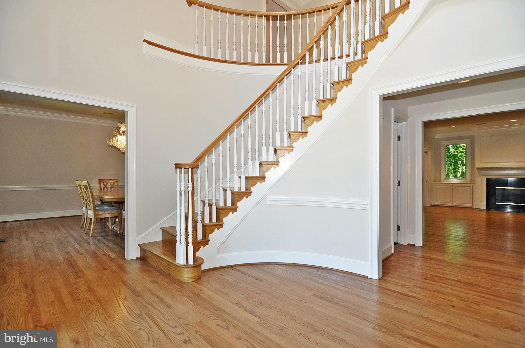 2993 Westhurst Lane Oakton, VA 22124 - Photo 2 of 37 Formal entry foyer