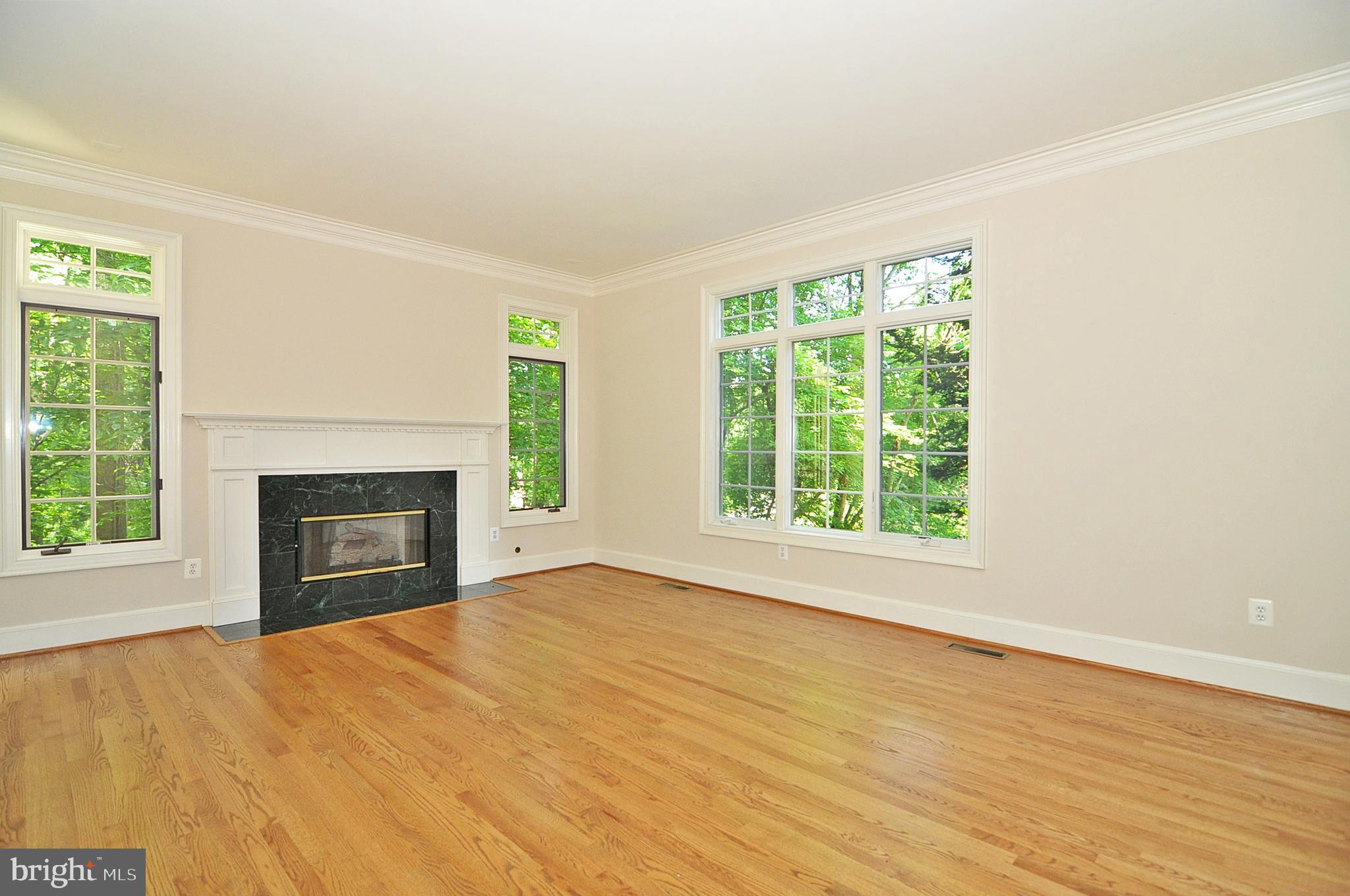 2993 Westhurst Lane Oakton, VA 22124 - Photo 3 of 37 Living room