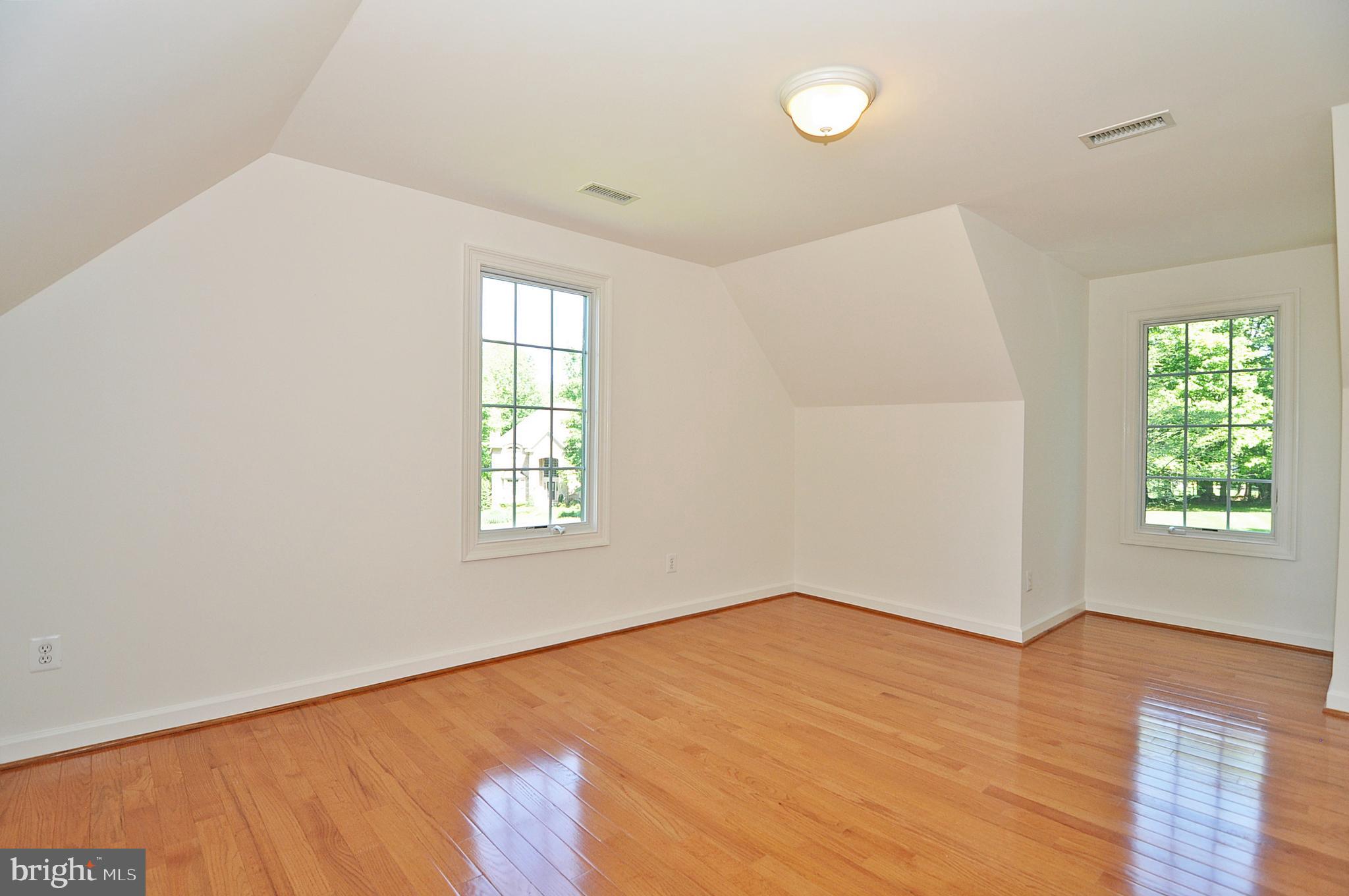 2993 Westhurst Lane Oakton, VA 22124 - Photo 22 of 37 Au Pair Suite: Bedroom 5 - upper level