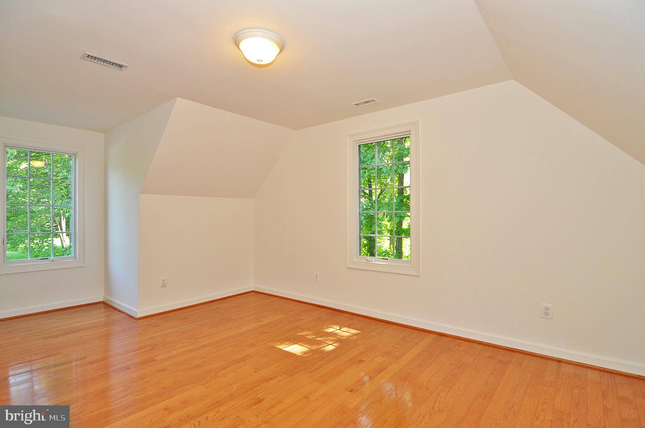 2993 Westhurst Lane Oakton, VA 22124 - Photo 23 of 37 Au Pair Suite: sitting room / Bedroom 6
