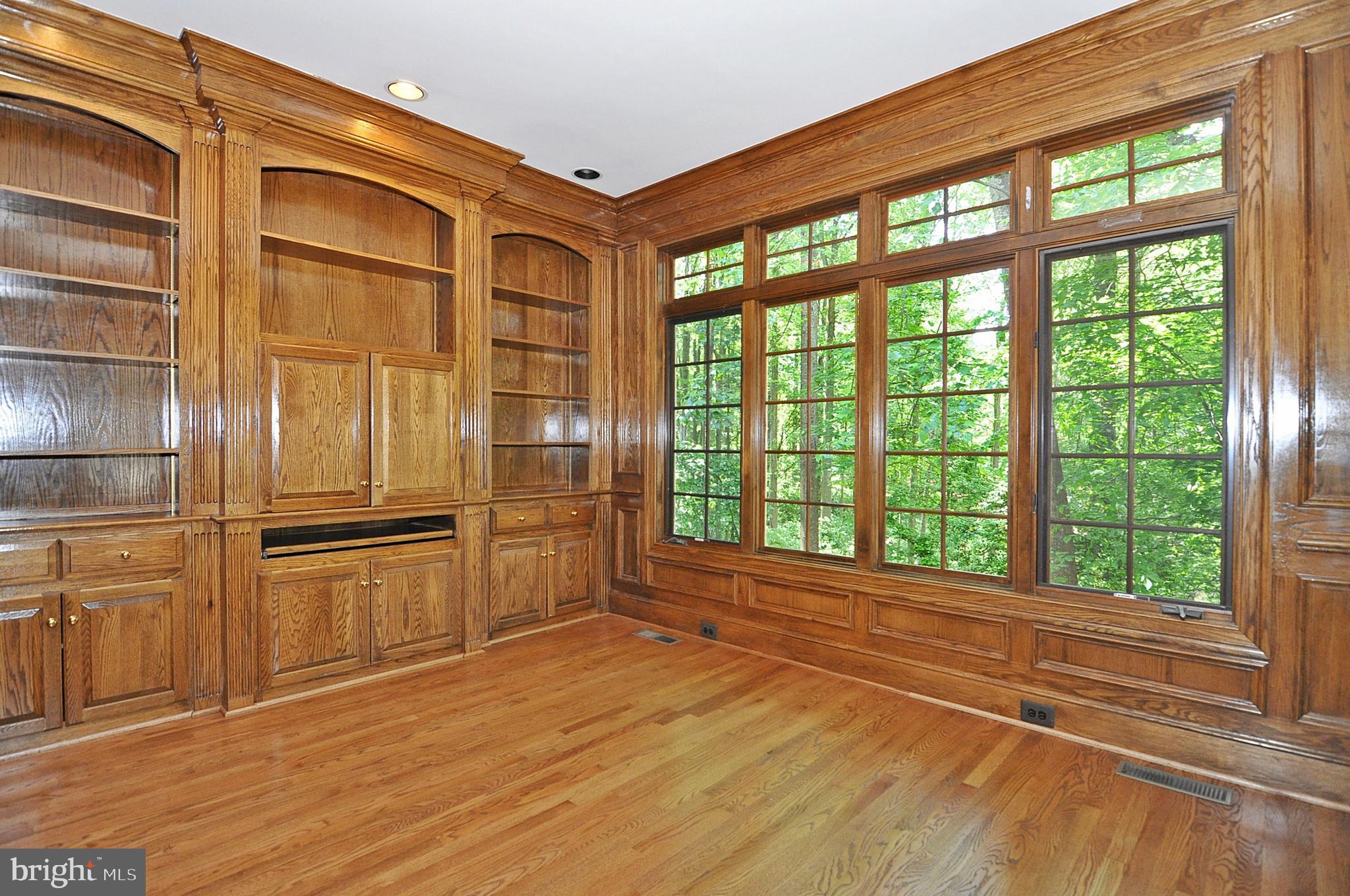 2993 Westhurst Lane Oakton, VA 22124 - Photo 5 of 37 Library