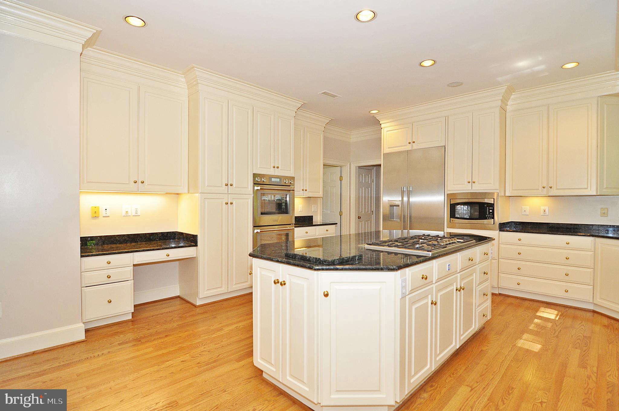 2993 Westhurst Lane Oakton, VA 22124 - Photo 10 of 37 Gourmet kitchen - new appliances