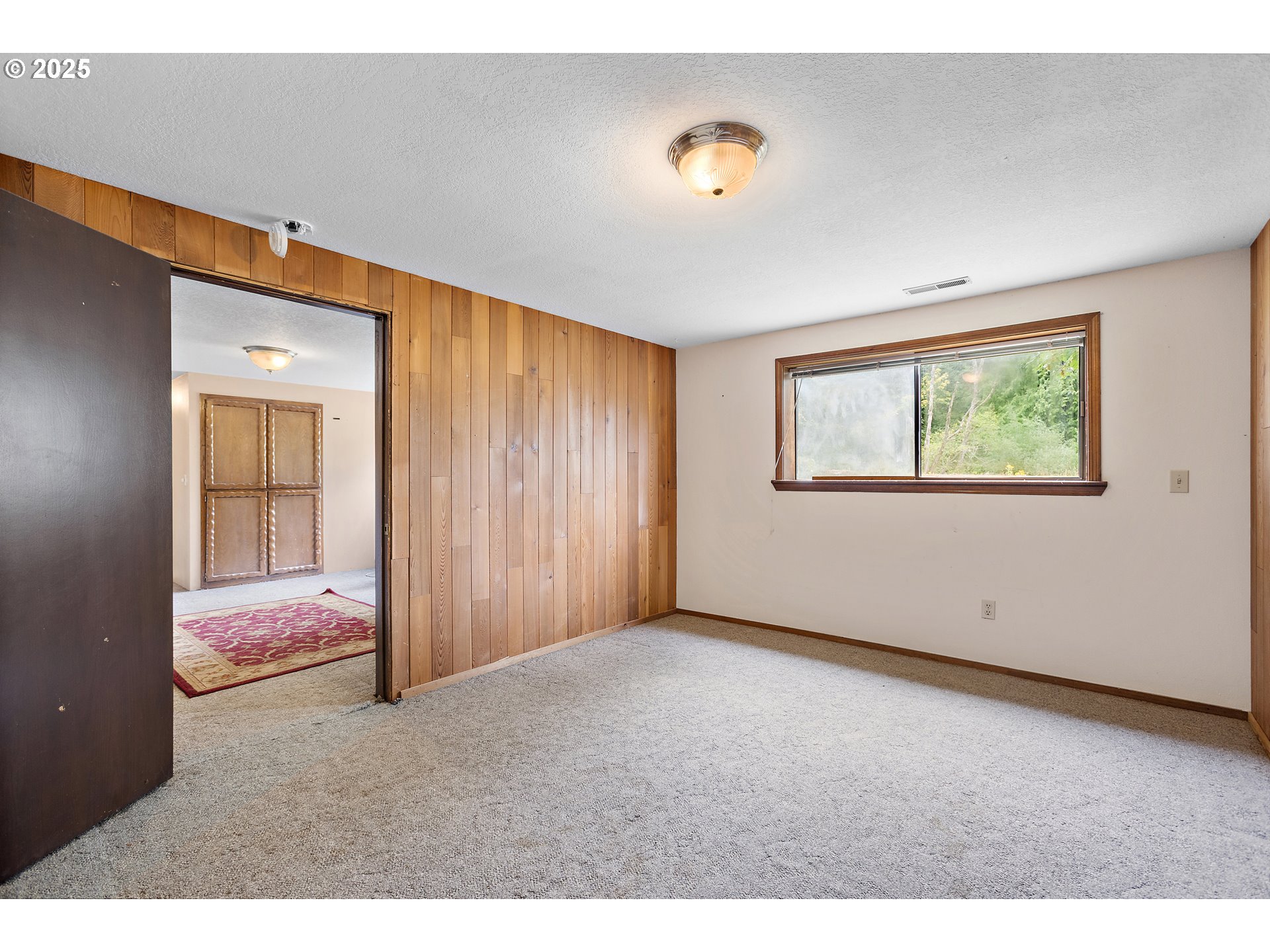 20154 Southeast Foster Road Damascus, OR 97089 - Photo 17 of 40 a view of an empty room and window