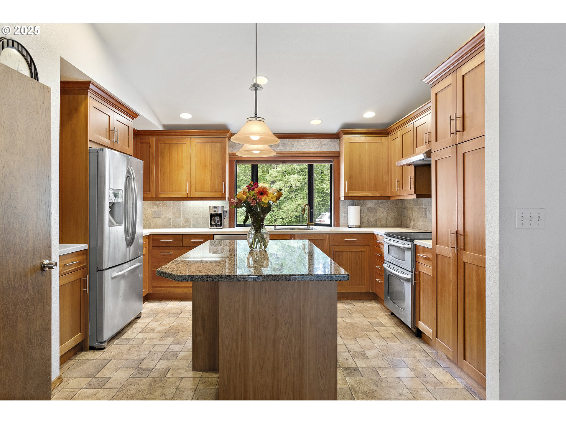 20154 Southeast Foster Road Damascus, OR 97089 - Photo 40 of 40 a kitchen with stainless steel appliances granite countertop a refrigerator a sink and a stove