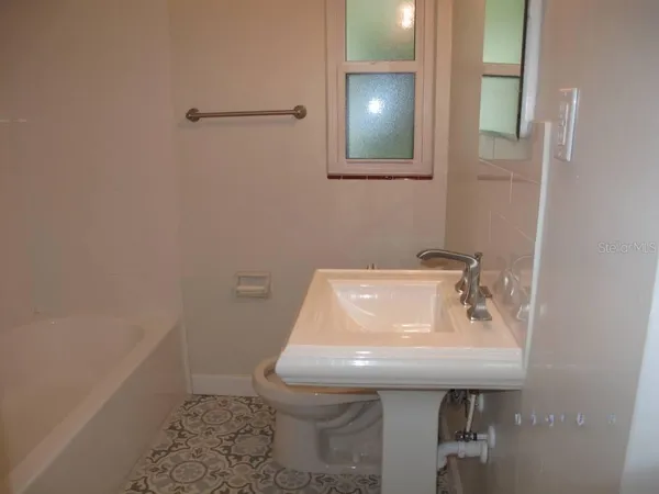 $1,975 | 1803 Pineview Circle, Winter Park, FL 32792