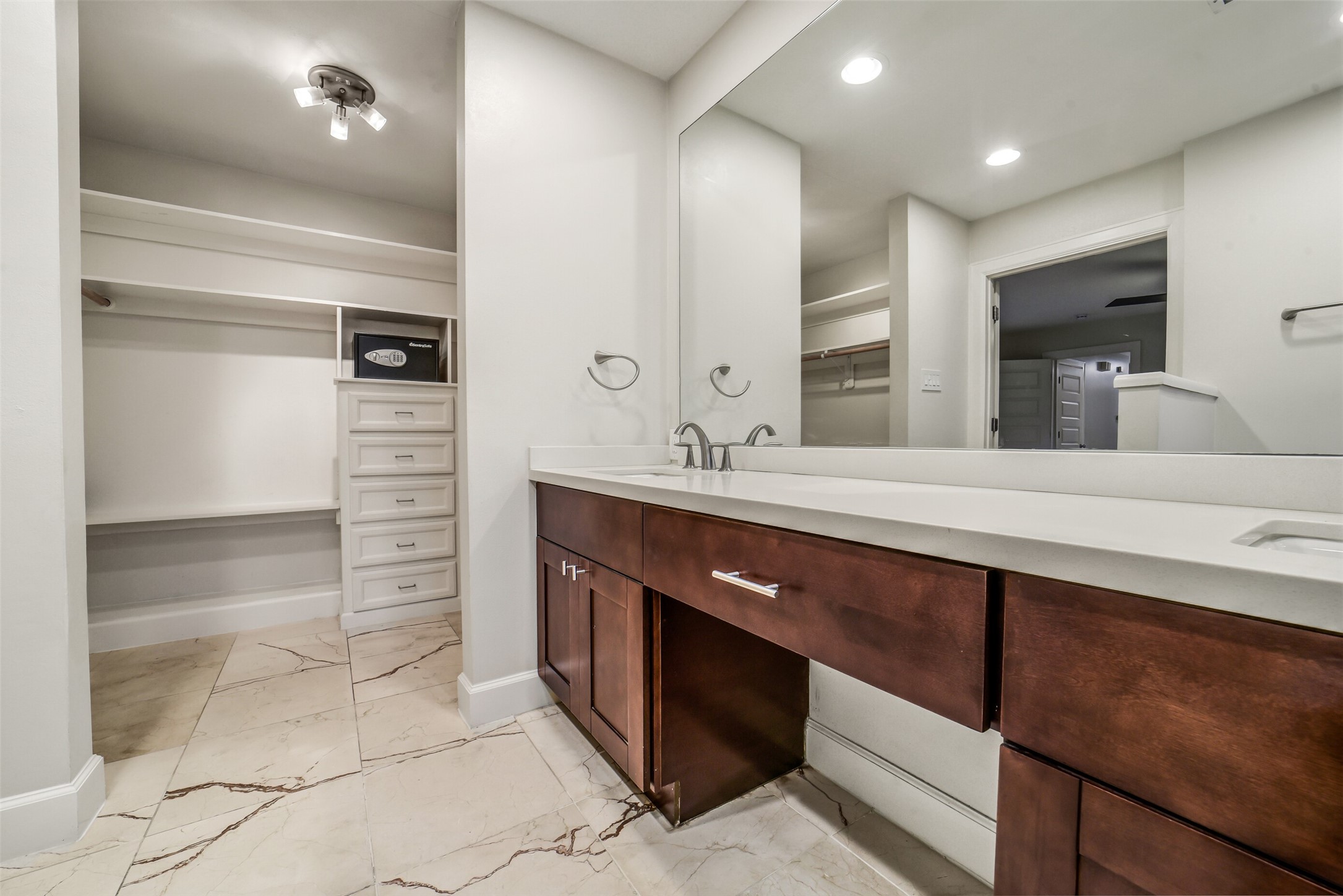 5322 Rutherglenn Drive Houston, TX 77096 - Photo 16 of 30 View showing