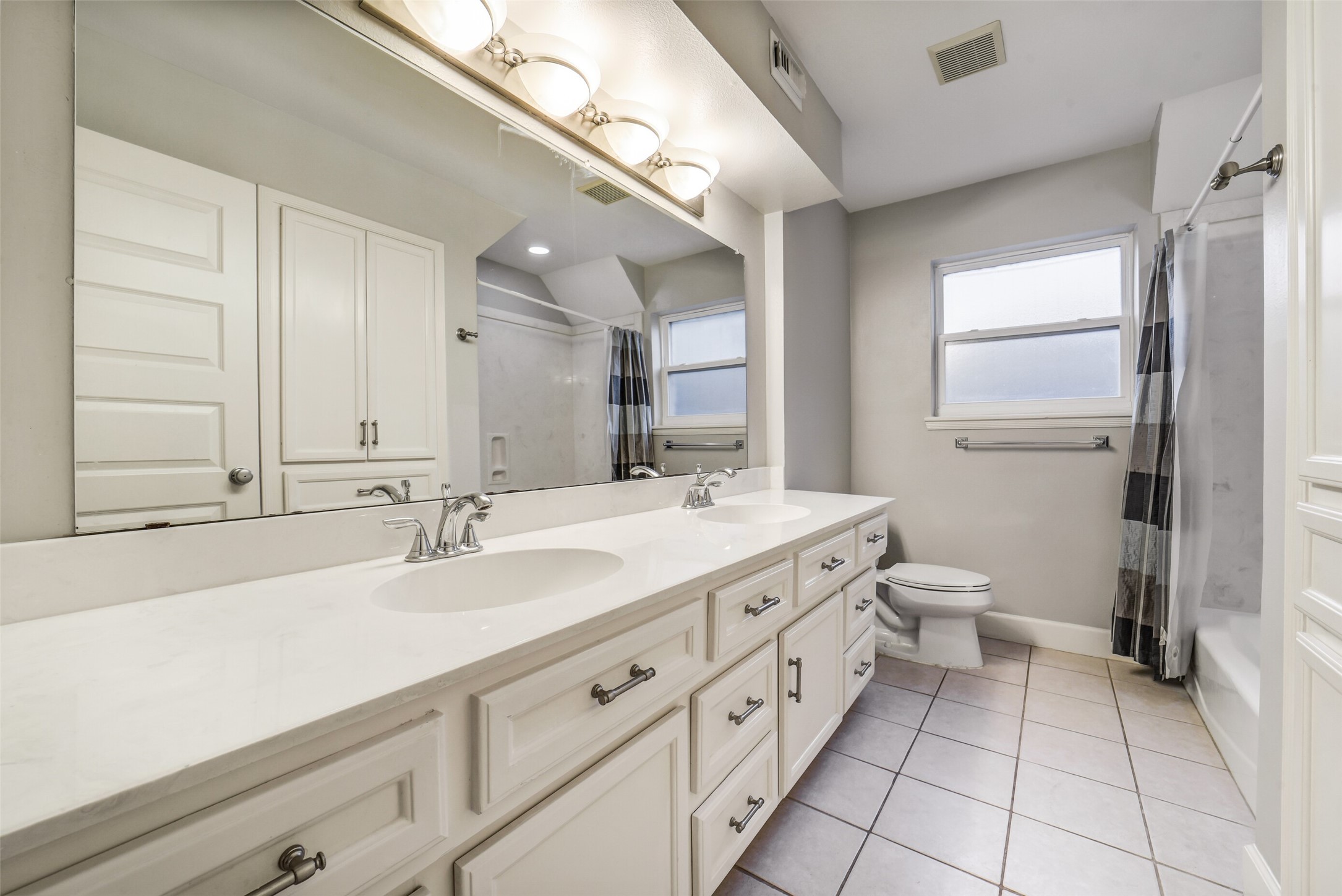 5322 Rutherglenn Drive Houston, TX 77096 - Photo 19 of 30 Secondary full bath with double sinks, great counter space and storage.