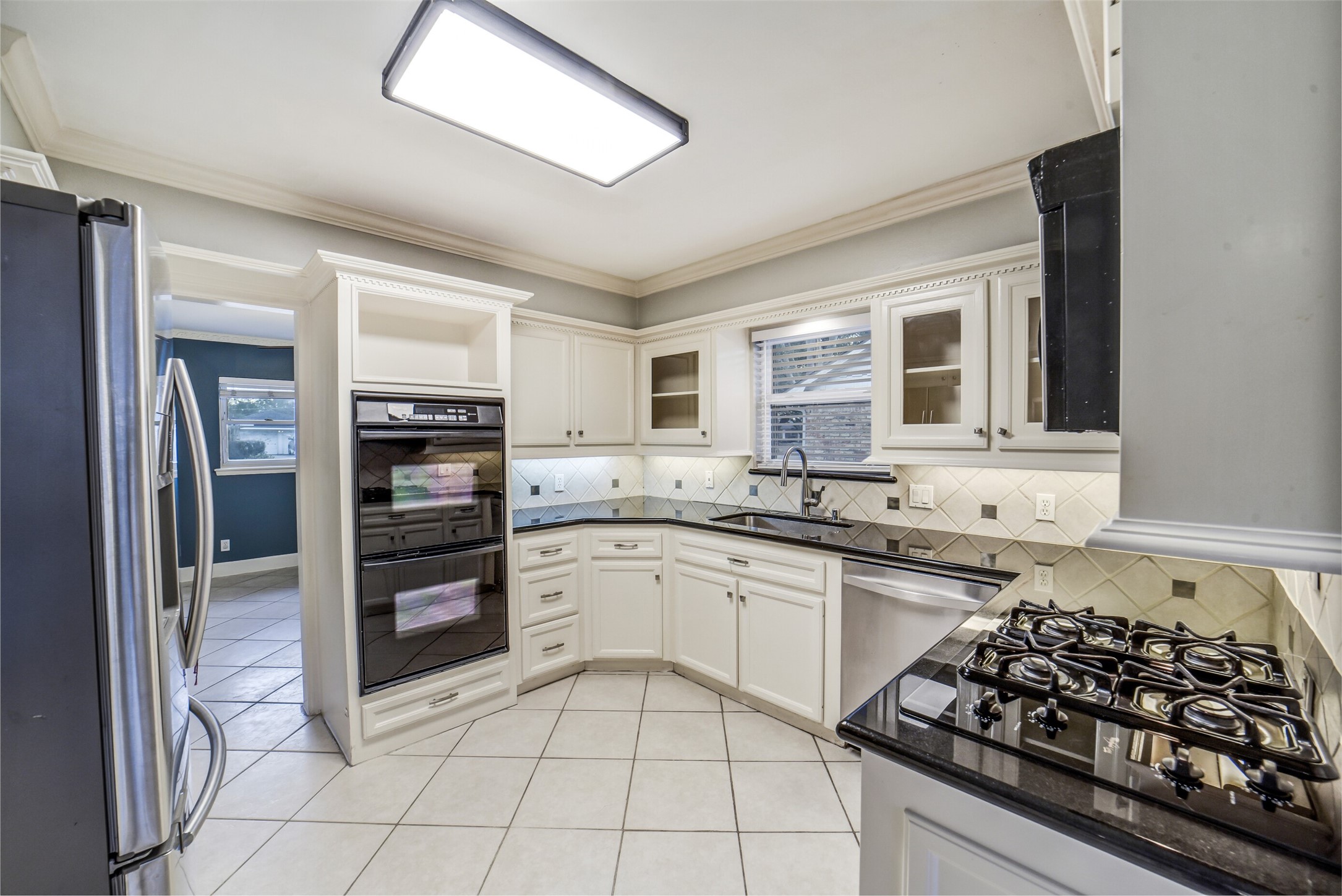 5322 Rutherglenn Drive Houston, TX 77096 - Photo 9 of 30 The kitchen boasts granite countertops, double ovens, gas range and plenty of storage and counter space for meal prep. *All appliances stay*