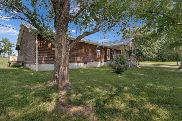 a view of a house with a backyard