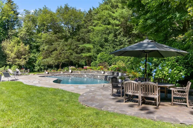 $2,288,000 | 353 Split Rock Road, Syosset, NY 11791