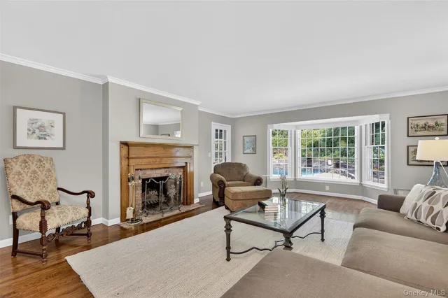 $2,288,000 | 353 Split Rock Road, Syosset, NY 11791