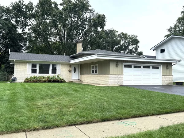 $3,250 | 724 Burning Tree Lane, Naperville, IL 60563