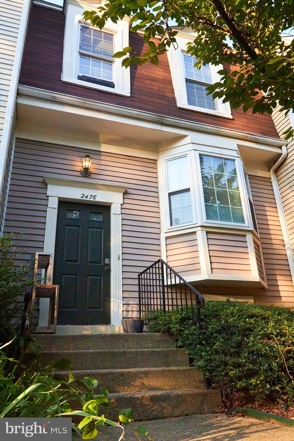 2476 Ridgehampton Court Reston, VA 20191 - Photo 2 of 22