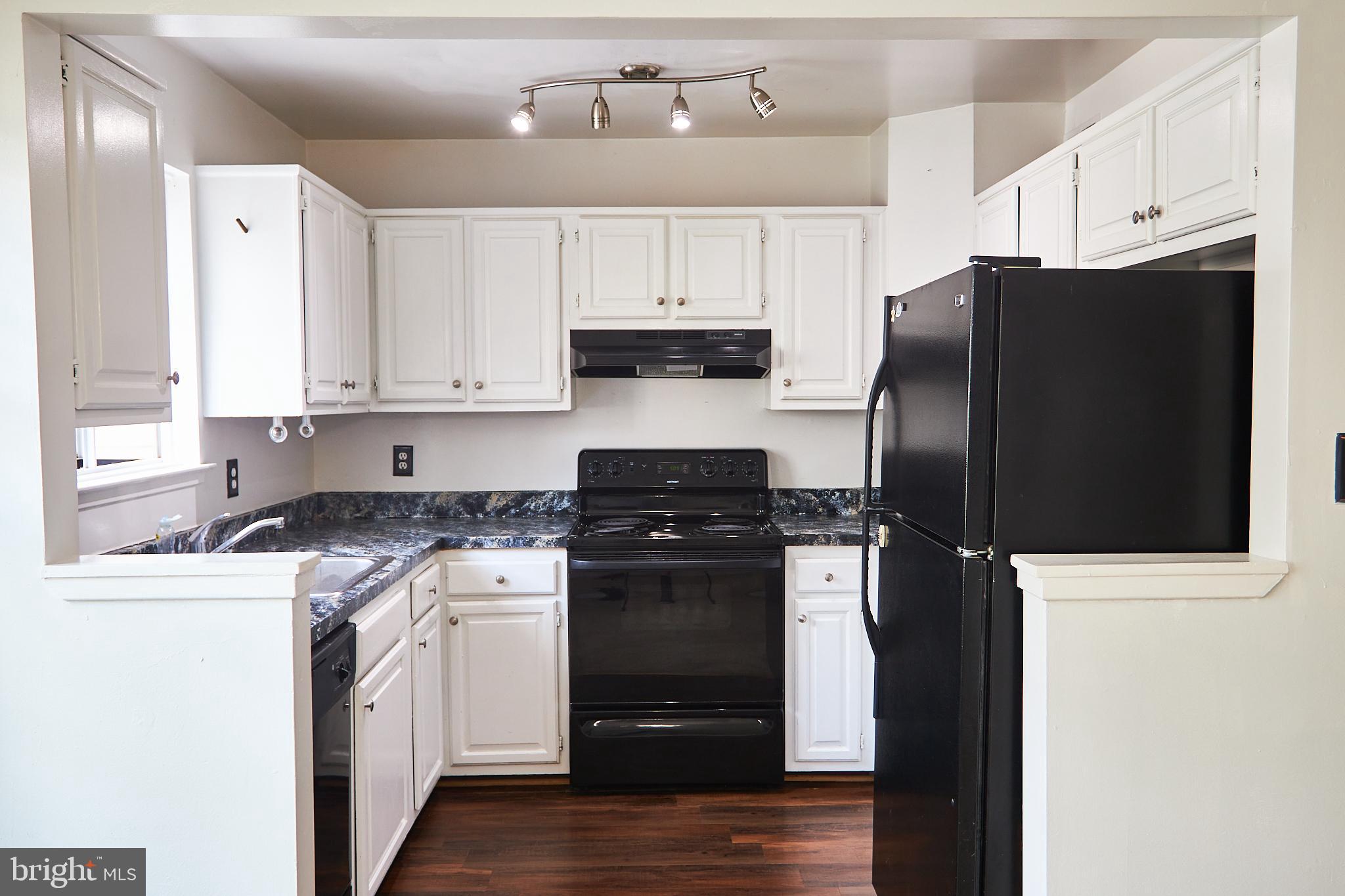 2476 Ridgehampton Court Reston, VA 20191 - Photo 8 of 22