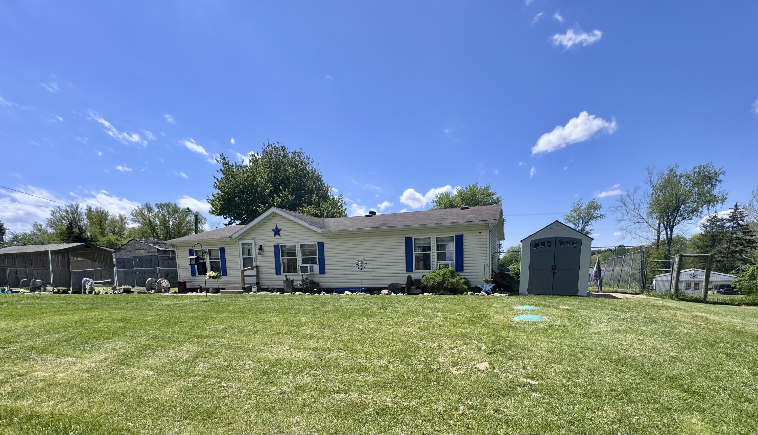 140 South Snow Prairie Road Coldwater, MI 49036 - Photo 2 of 17 IMG_7431