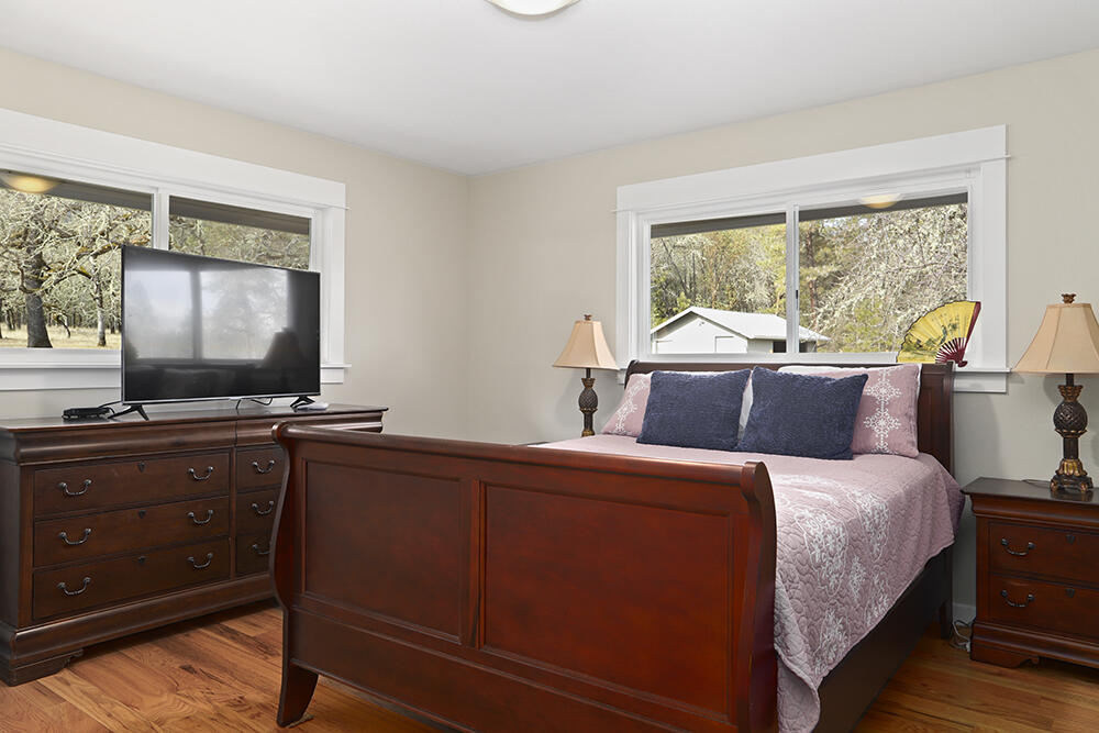 16500 Water Gap Road Williams, OR 97544 - Photo 18 of 51 19