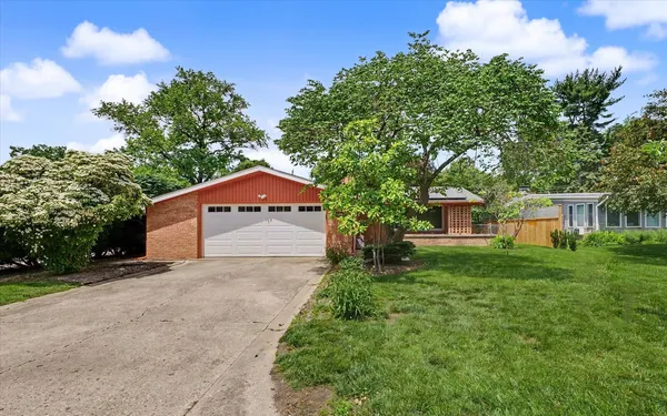 $329,900 | 306 Sunnycrest Court West, Urbana, IL 61801