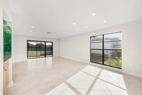 $62,900 | 13 Southport Lane, Unit H, Boynton Beach, FL 33436